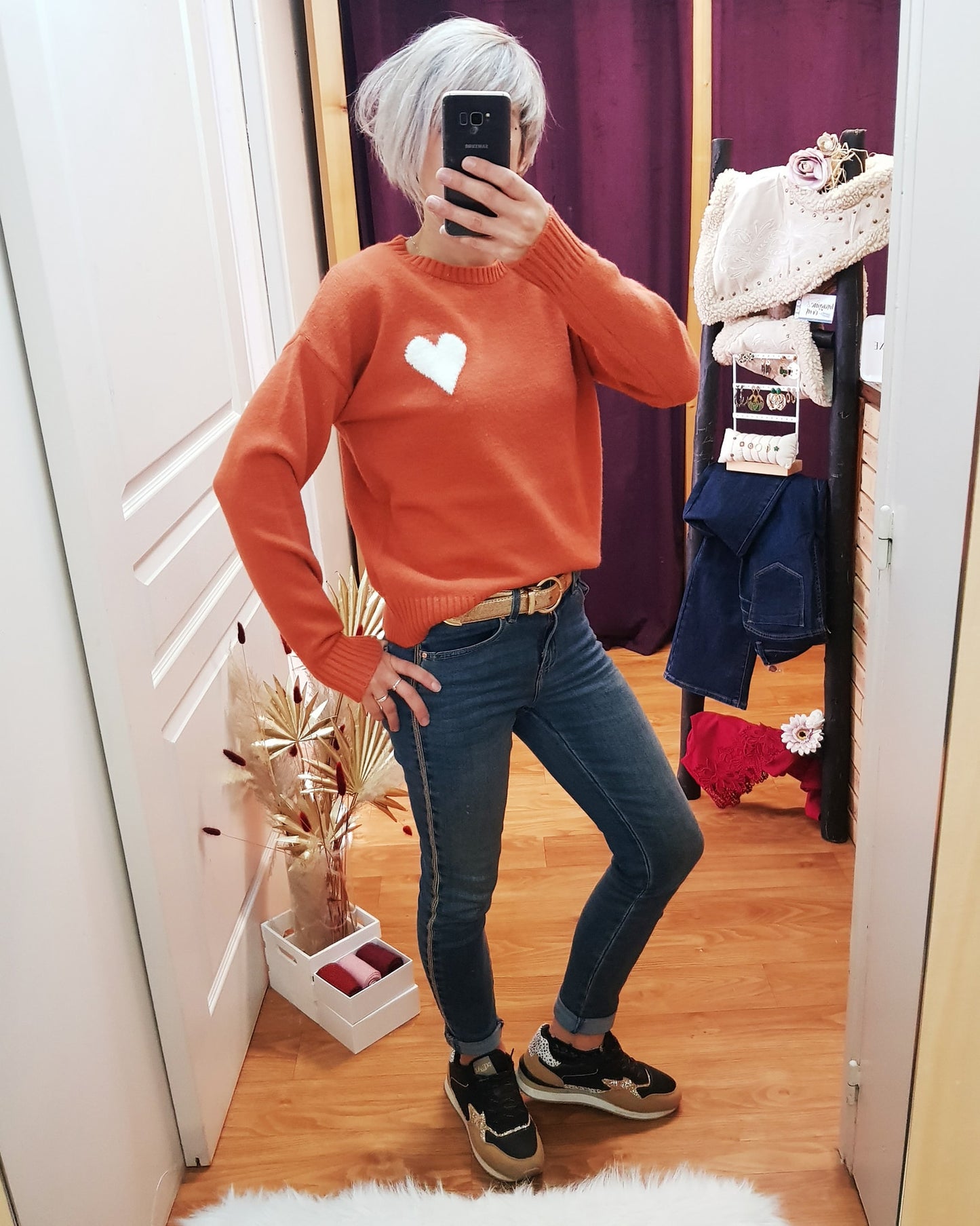 Pull Adonis – Douceur Minimaliste et Détail Tendre