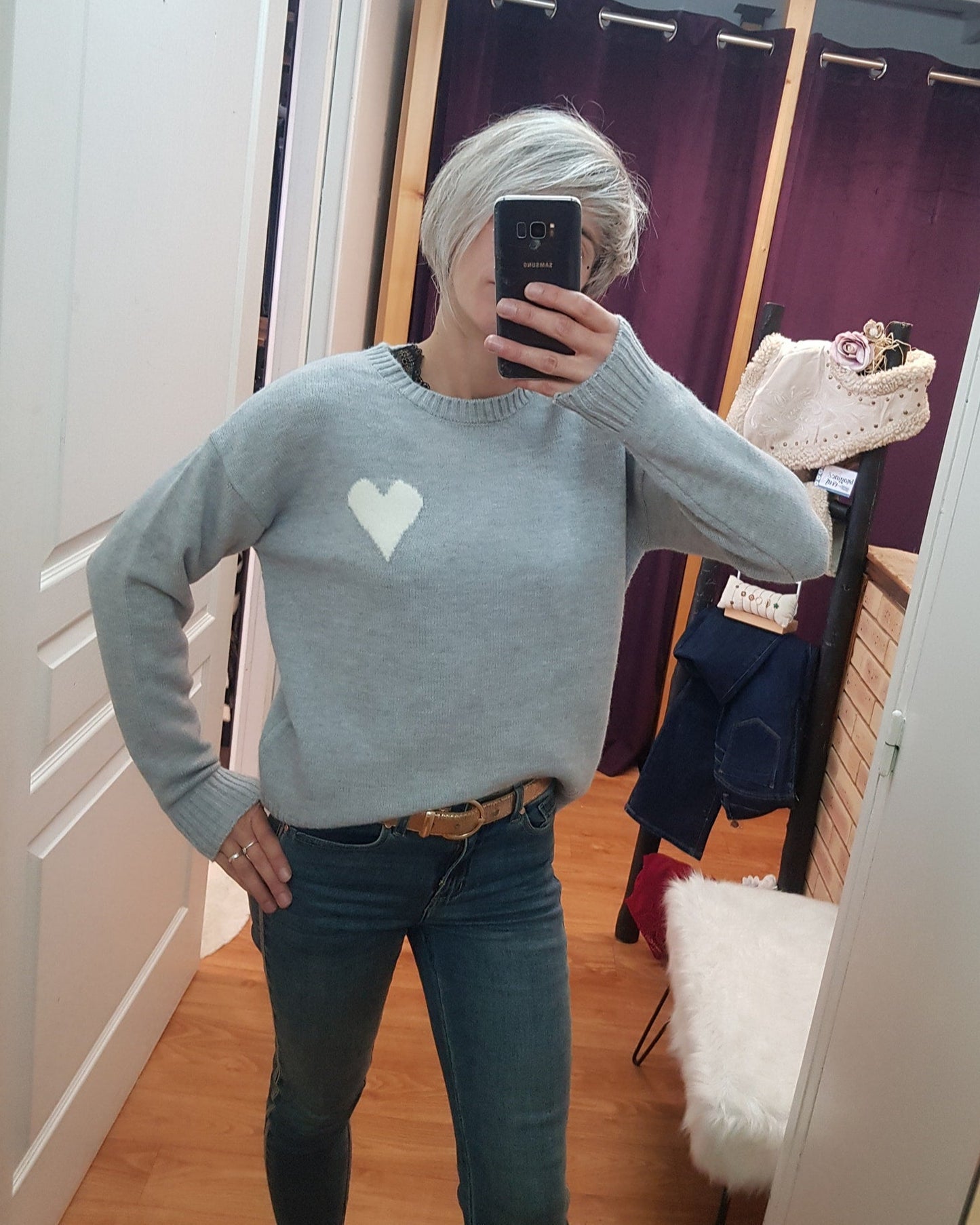 Pull Adonis – Douceur Minimaliste et Détail Tendre